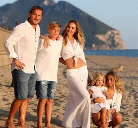 Isabel Totti, foto della figlia di Ilary Blasi e Francesco .